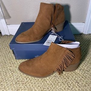 universal thread cognac sonia fringe booties